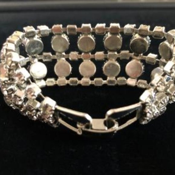Vintage Rhinestone Bracelet and Clip On Earring Set - Picture 7 of 10